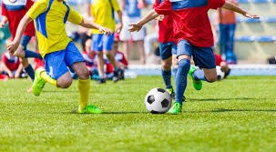 西甲赛季回顾：马竞的挑战与巴萨的领先地位
